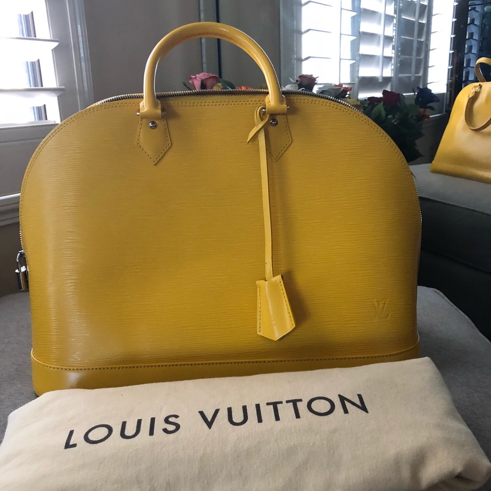 Louis Vuitton epi alma GM